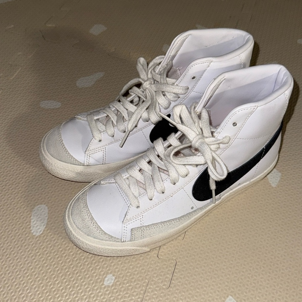 Nike Blazer Mid 77 Vintage - women’s size 7